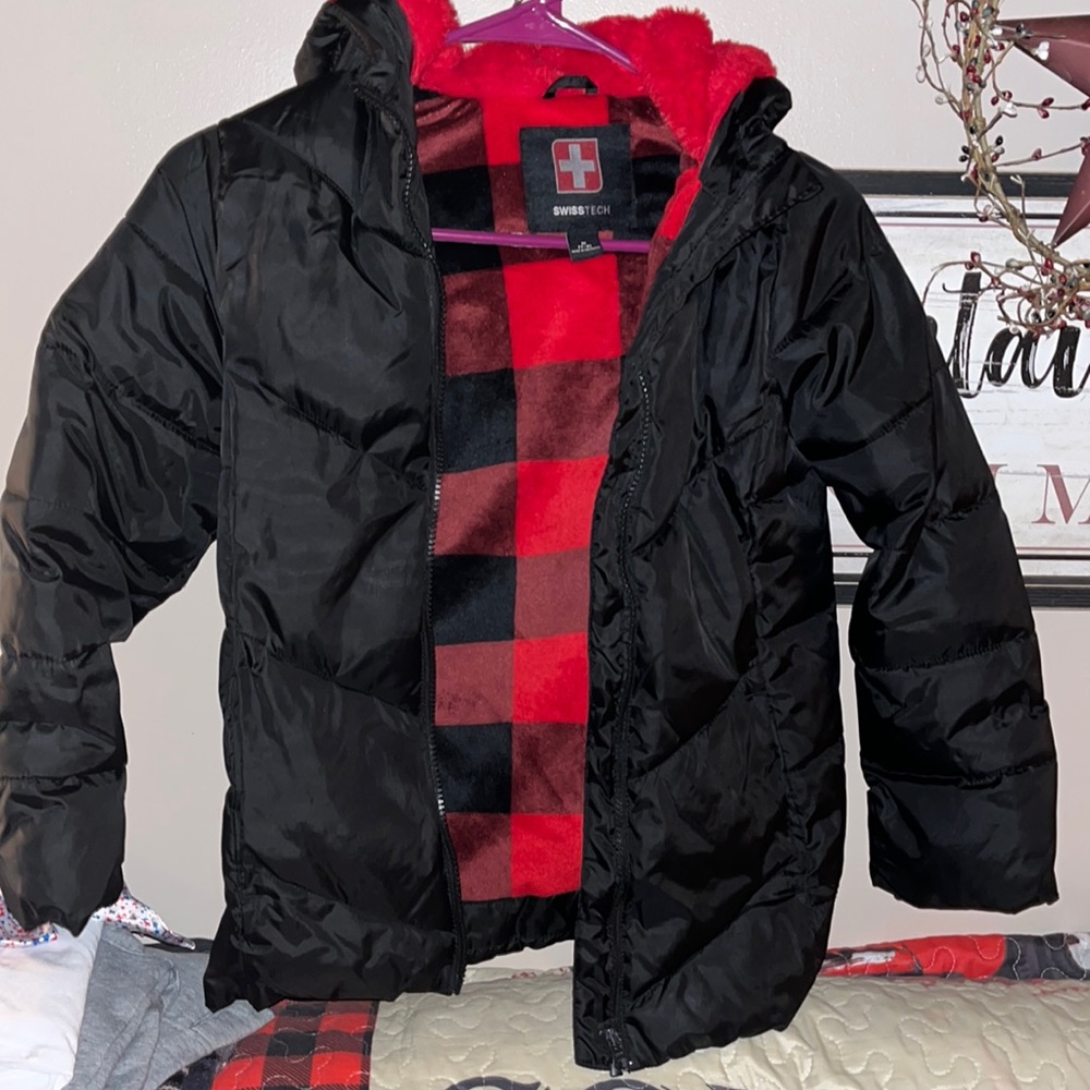 Girls coat, Swisstech brand, great condition.
